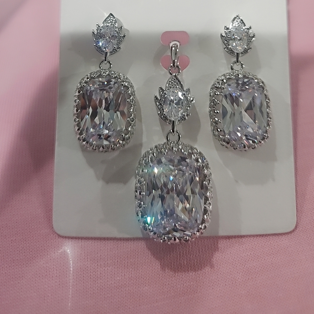 Elegant Silver Jewelry Set